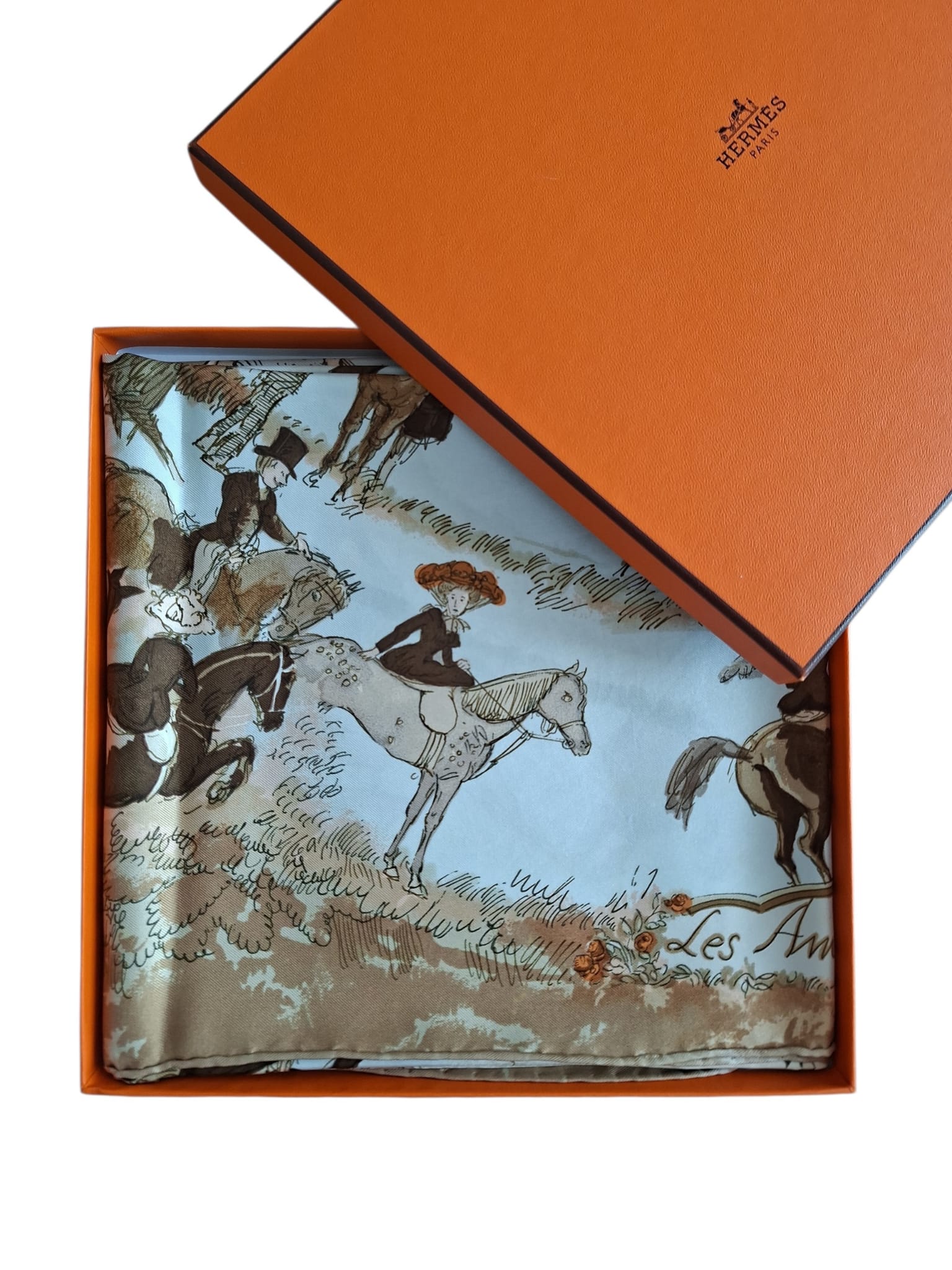 Carré de soie Hermès dans son écrin